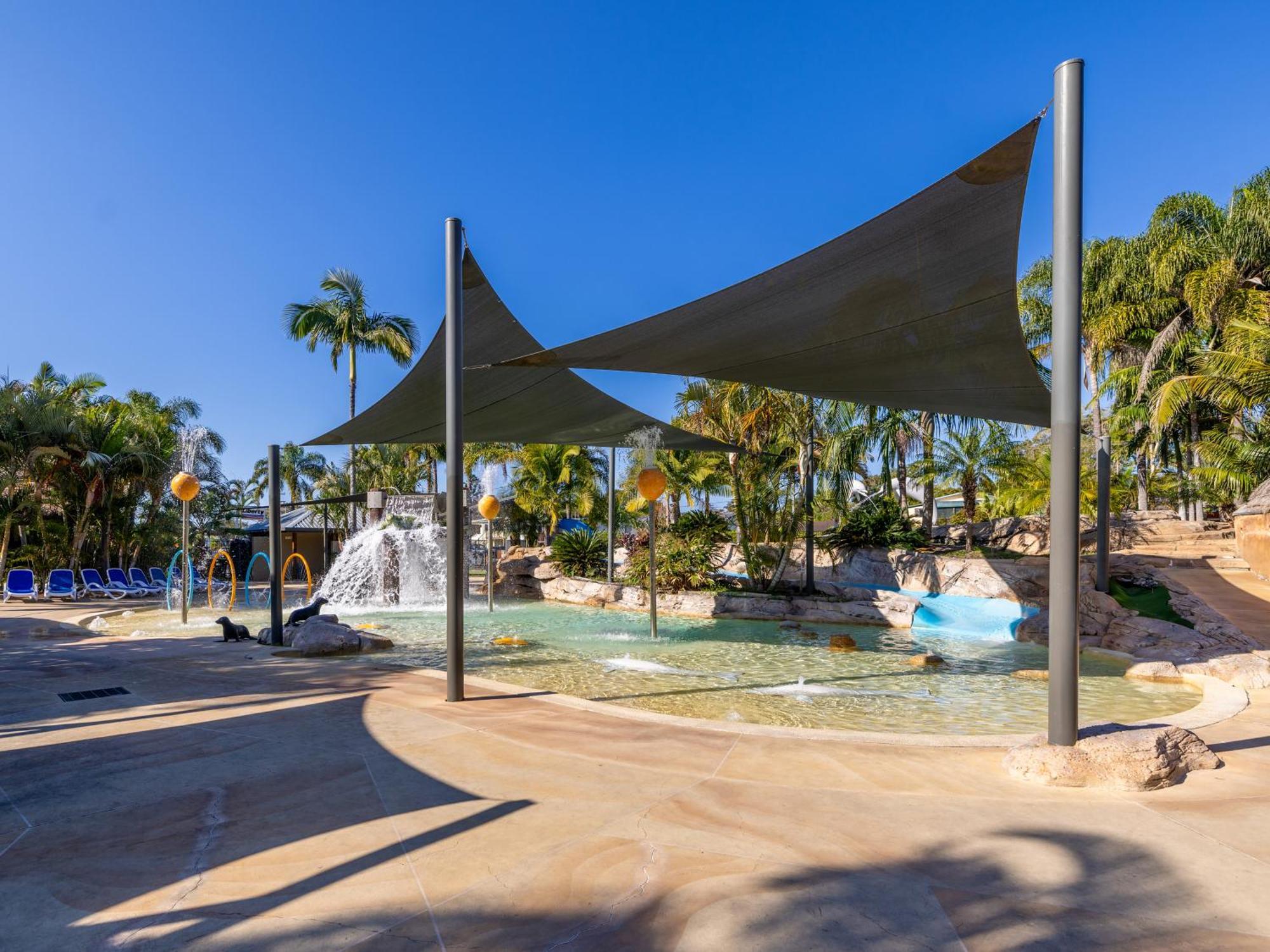 Nrma Blue Dolphin Yamba Holiday Resort エクステリア 写真